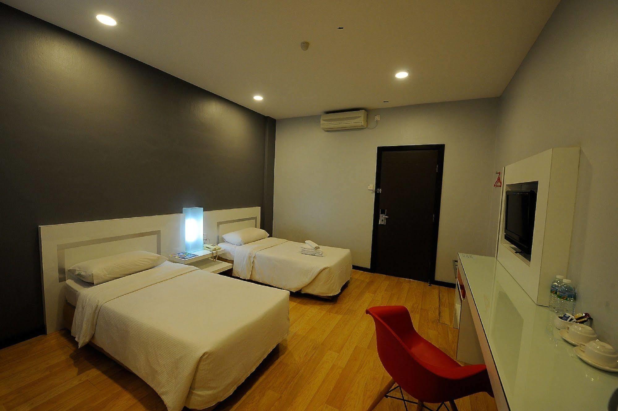 Oyo 232 The Suraya Hotel Kuantan Exterior photo