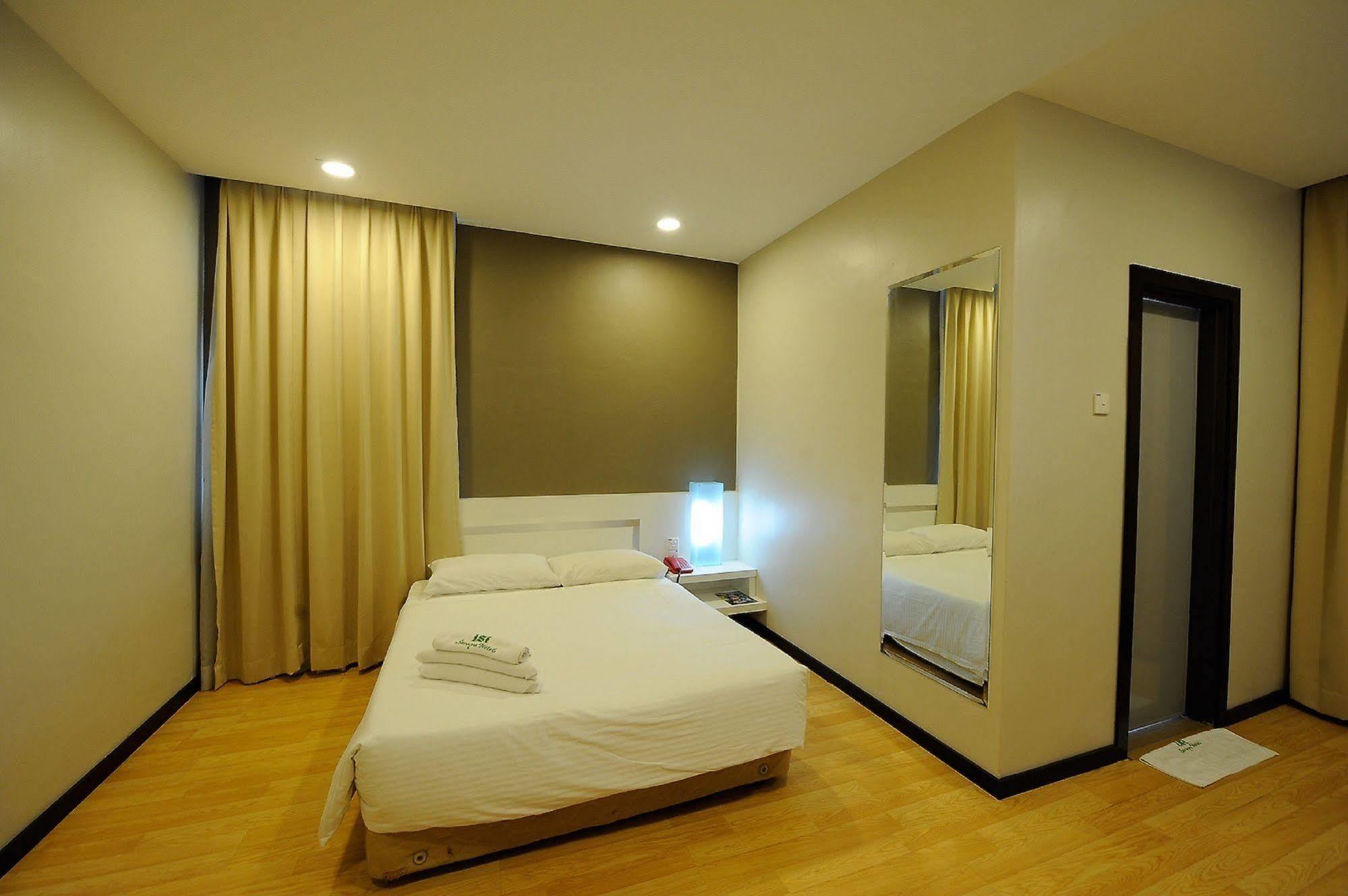 Oyo 232 The Suraya Hotel Kuantan Exterior photo