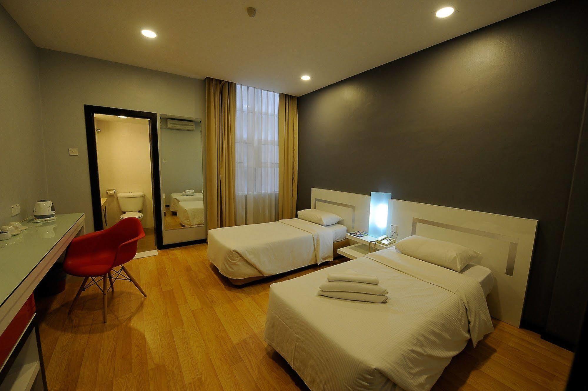 Oyo 232 The Suraya Hotel Kuantan Exterior photo