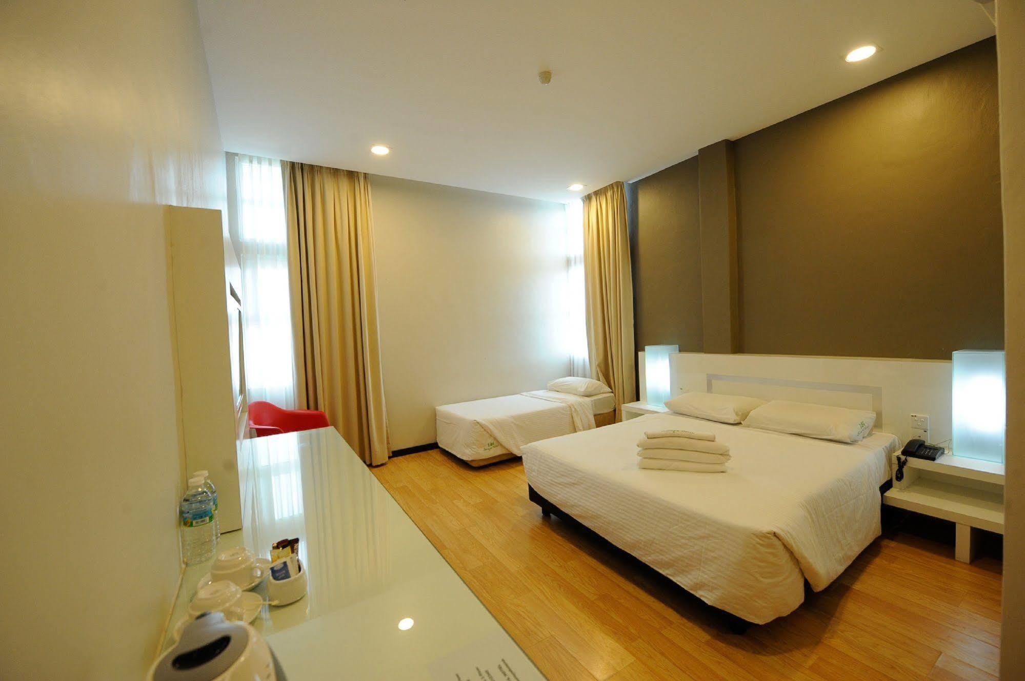 Oyo 232 The Suraya Hotel Kuantan Exterior photo