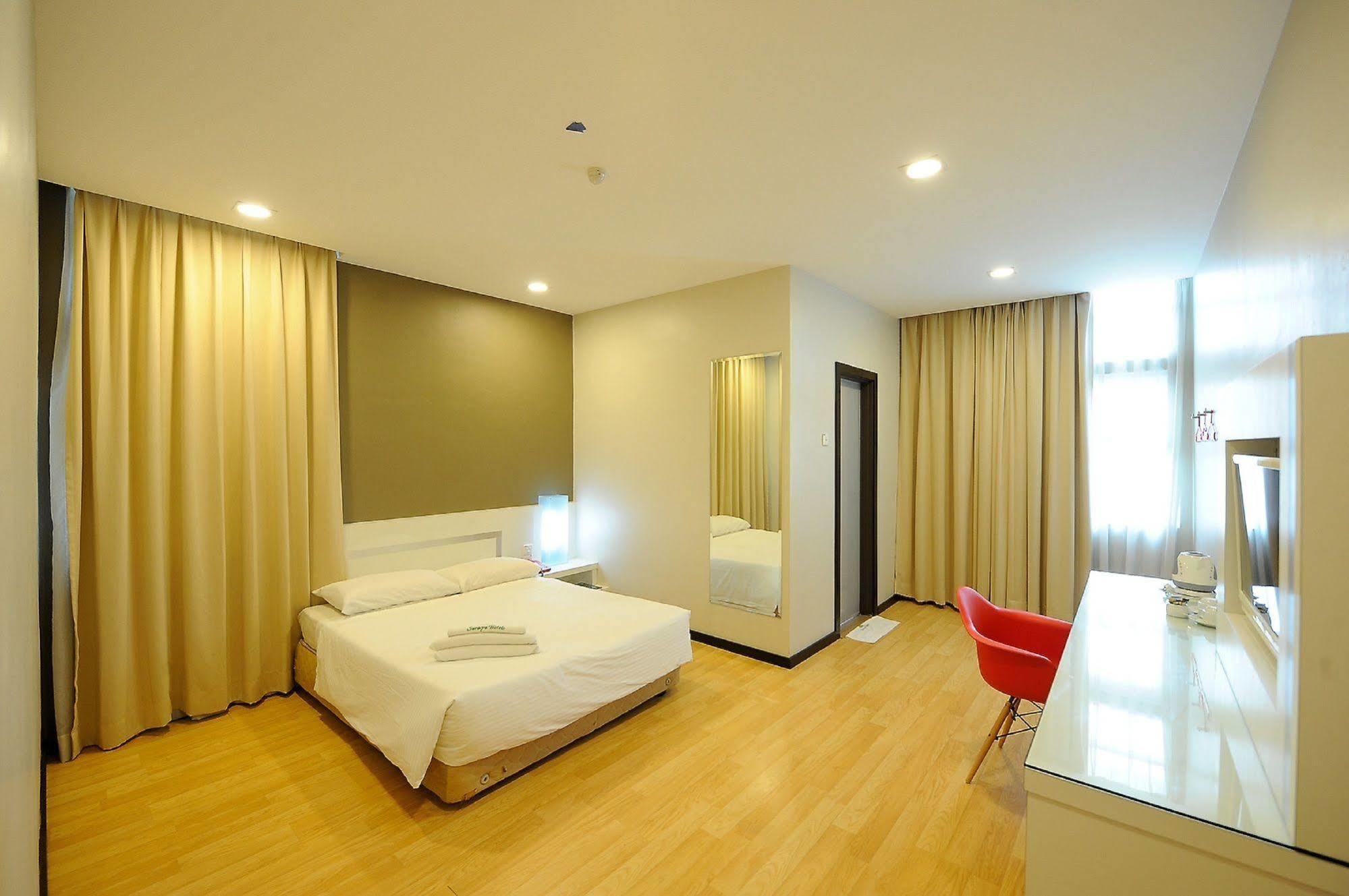 Oyo 232 The Suraya Hotel Kuantan Exterior photo