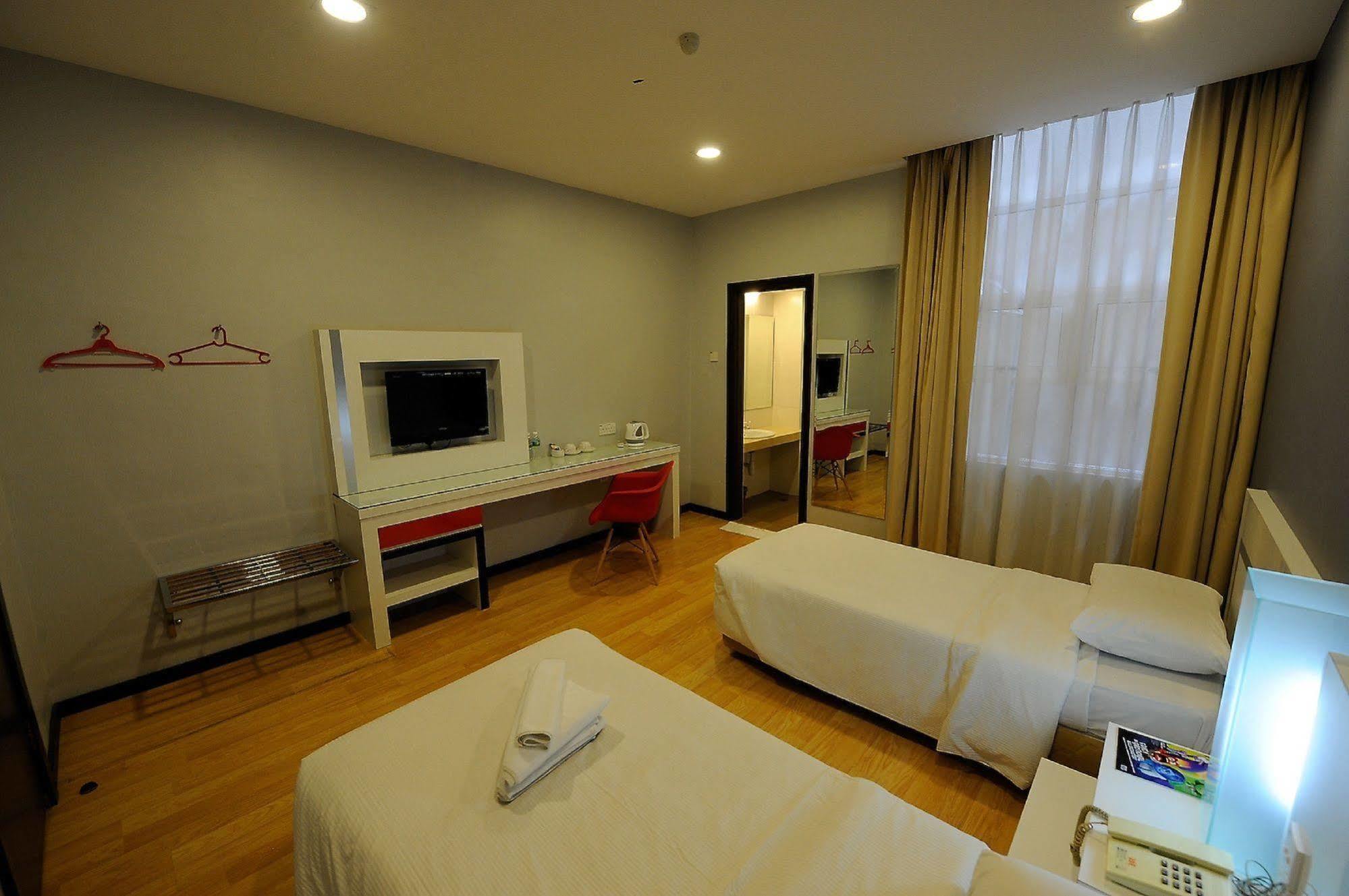 Oyo 232 The Suraya Hotel Kuantan Exterior photo
